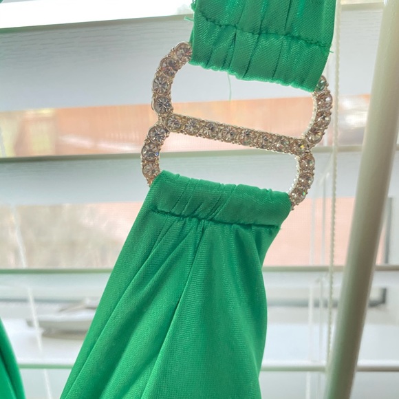 Gown - Picture 3 of 5